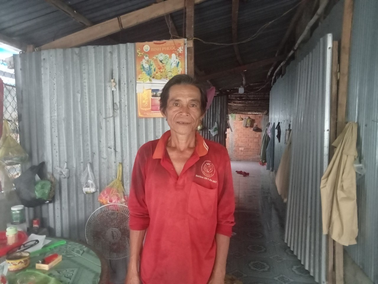 Ông Dương Văn Cam vui mừng khi có cơ hội thay đổi cuộc sống nhờ số tiền 100 triệu đồng nhận được từ Trà Xanh Không Độ. (Ảnh NVCC). Ông Dương Văn Cam vui mừng khi có cơ hội thay đổi cuộc sống nhờ số tiền 100 triệu đồng nhận được từ Trà Xanh Không Độ. (Ảnh NVCC).