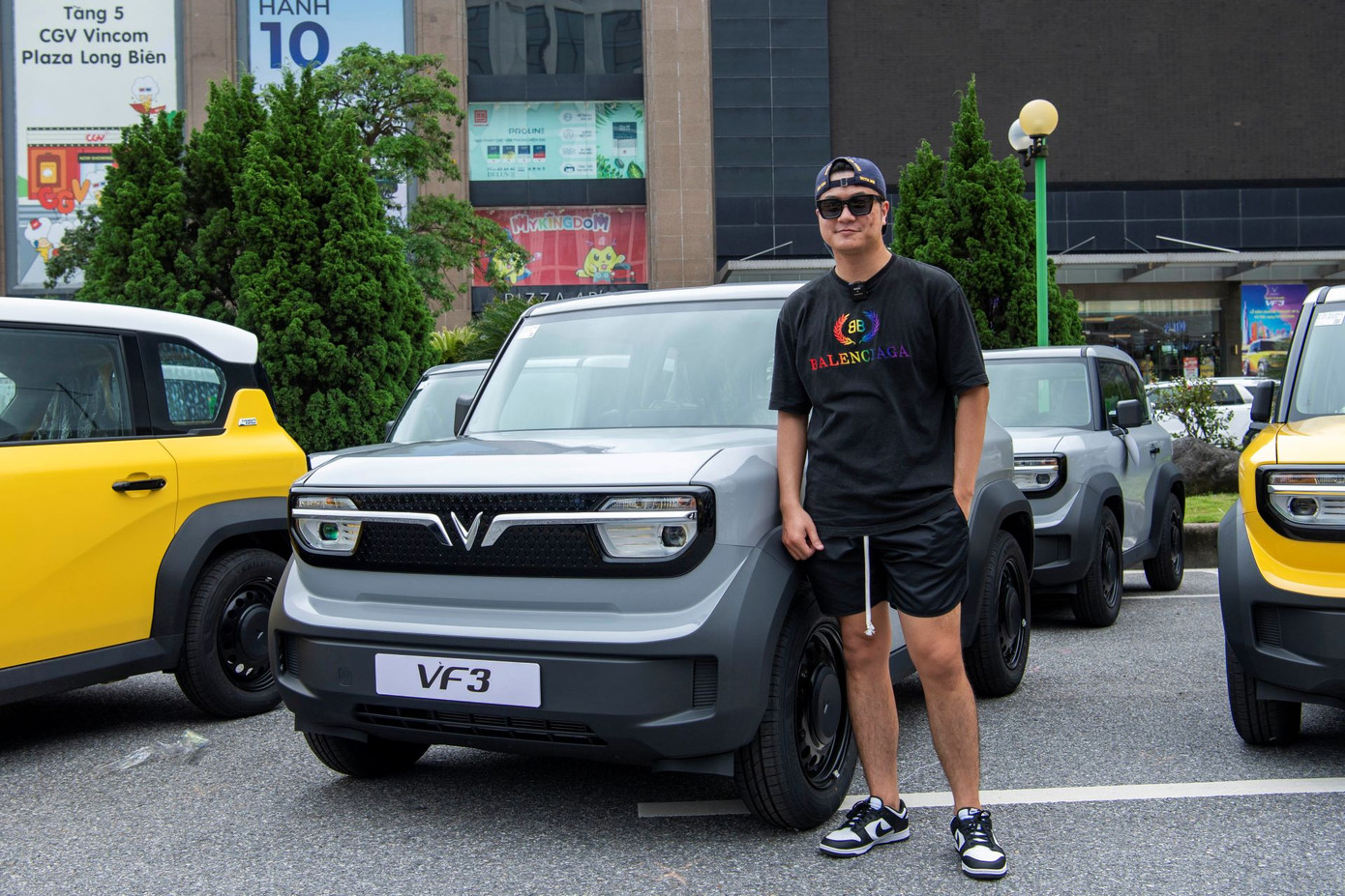 Anh Nguyễn Trọng Đạt kỳ vọng VF 3 sẽ sớm trở thành xe quốc dân và chinh phục các thị trường khác. Anh Nguyễn Trọng Đạt kỳ vọng VF 3 sẽ sớm trở thành xe quốc dân và chinh phục các thị trường khác.