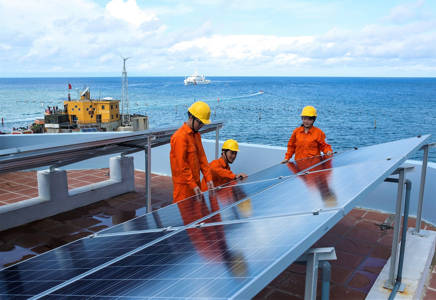 Giai đoạn 2024-2026, EVNSPC tiếp tục đầu tư nâng cao hơn nữa chất lượng điện năng, thời gian cấp điện phục vụ quân và dân yên tâm sinh sống, công tác nơi đầu sóng ngọn gió.