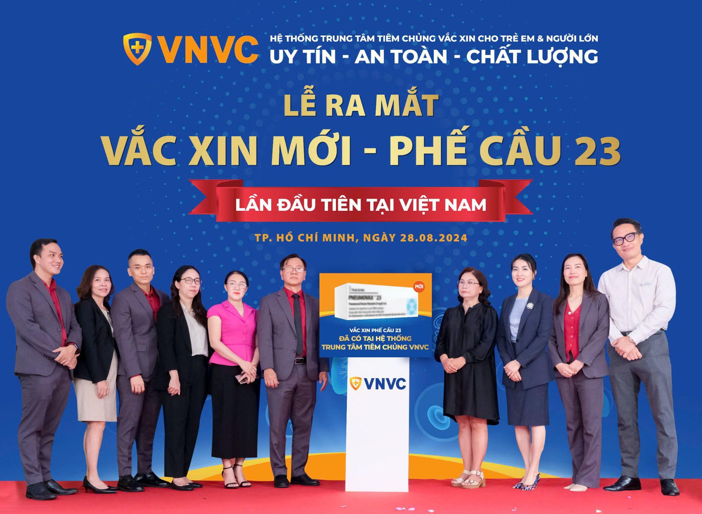 Hãng dược phẩm MSD Việt Nam gồm Ông Phan Trọng Giáo - Giám đốc Y khoa; Bà Nguyễn Thị Tứ - Giám đốc ngành hàng vắc xin Công ty MSD Việt Nam cùng các đại diện tham dự Lễ ra mắt vắc xin phế cầu 23 tại VNVC Hoàng Văn Thụ sáng ngày 28/8/2024. Ảnh: Chi Chi