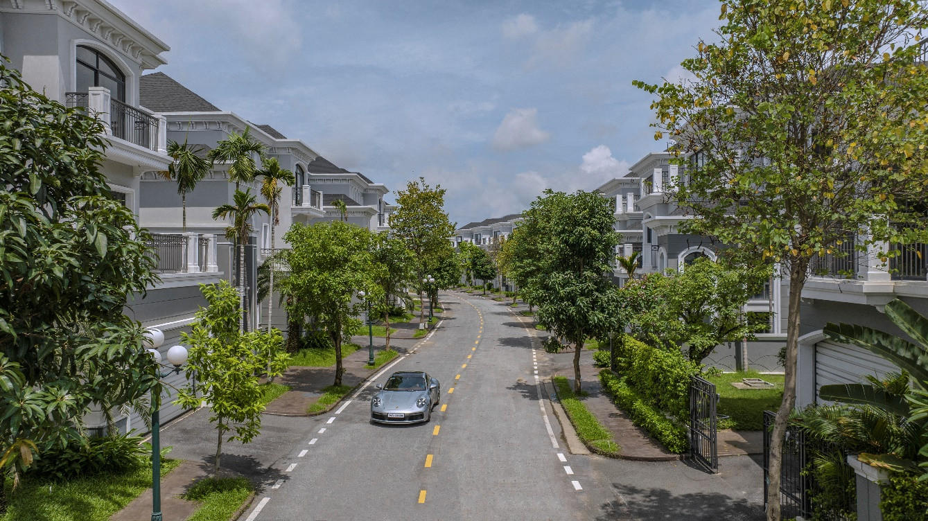 Dãy biệt thự Clubhouse Villa đã hoàn thiện, sẵn sàng chào đón chủ nhân về an cư và tận hưởng cuộc sống với gói nội thất cao cấp trị giá 3 tỷ đồng.