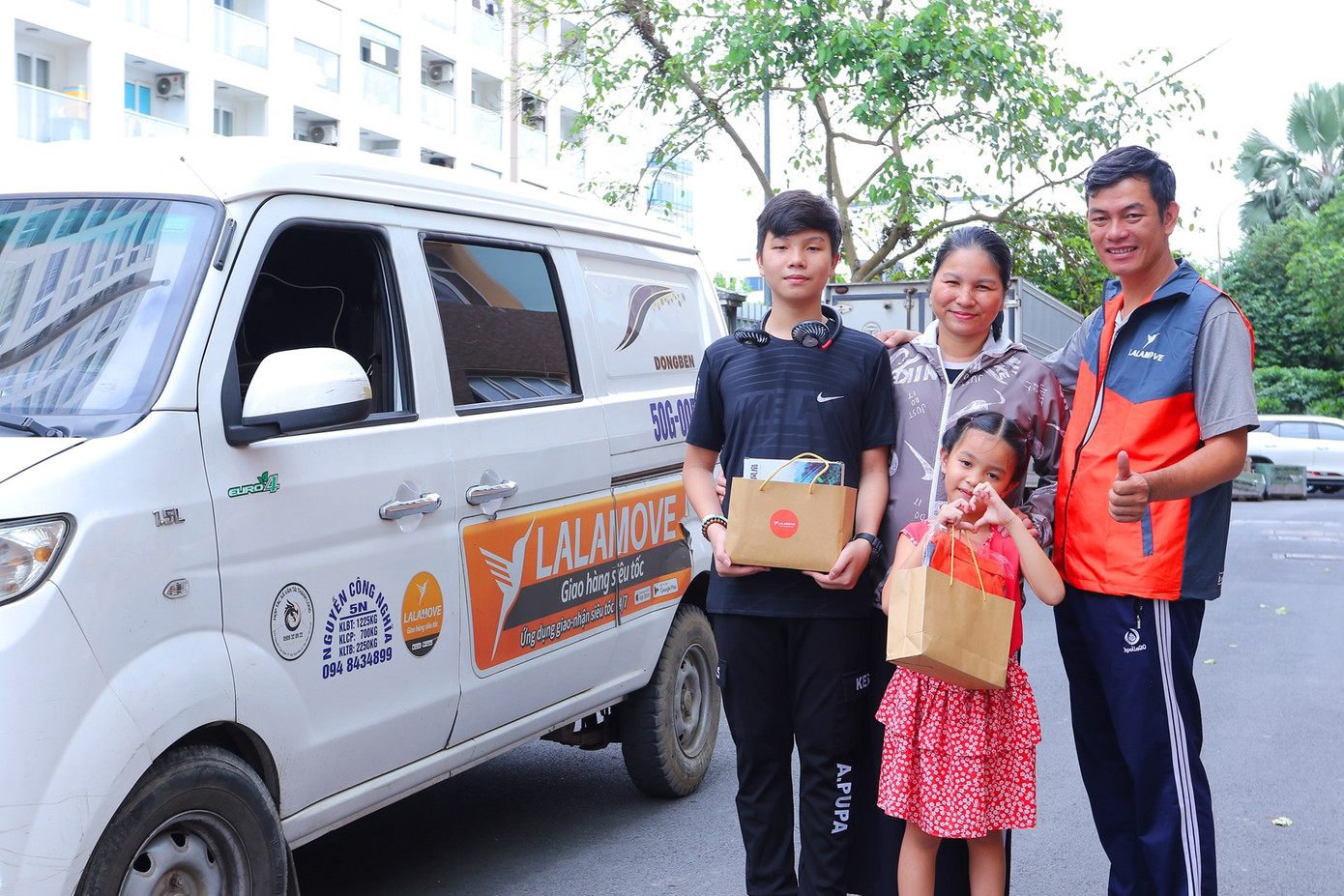 Gia đình một đối tác tài xế xe van Lalamove