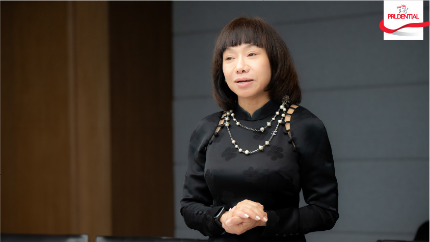 Bà Nguyễn Thanh Hà - Phó Tổng Giám đốc Giao dịch bảo hiểm của Prudential phát biểu tại sự kiện. Bà Nguyễn Thanh Hà - Phó Tổng Giám đốc Giao dịch bảo hiểm của Prudential phát biểu tại sự kiện.