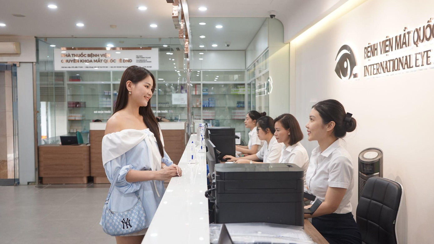 Nhiều bạn trẻ đã quyết định tháo kính với mức chi phí tốt nhất năm cùng Shining Days DND 2024