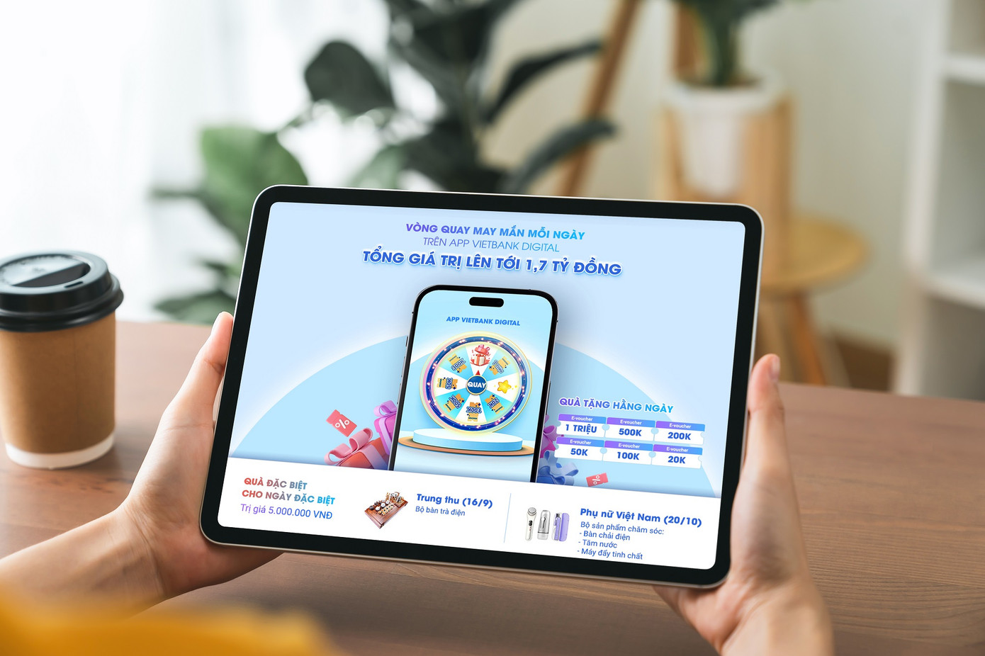 Giải thưởng ‘Vòng quay may mắn’ với tổng giá trị lên tới 1,7 tỷ đồng Giải thưởng ‘Vòng quay may mắn’ với tổng giá trị lên tới 1,7 tỷ đồng