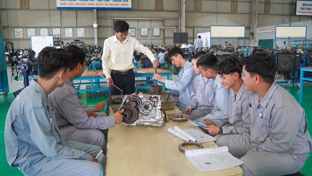 Cơ cấu chương trình đào tạo tại Trường Cao đẳng THACO chiếm 70% Cơ cấu chương trình đào tạo tại Trường Cao đẳng THACO chiếm 70%