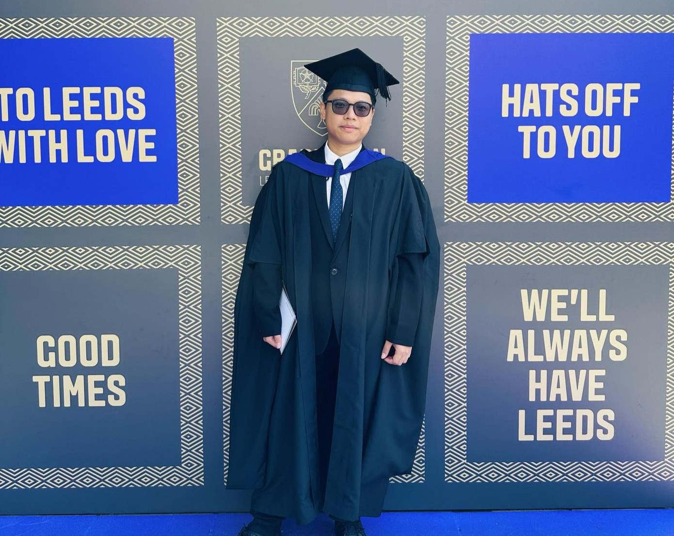 Anh Đỗ Hà Long trong lễ nhận bằng thạc sĩ tại Anh. Anh Đỗ Hà Long trong lễ nhận bằng thạc sĩ tại Anh.