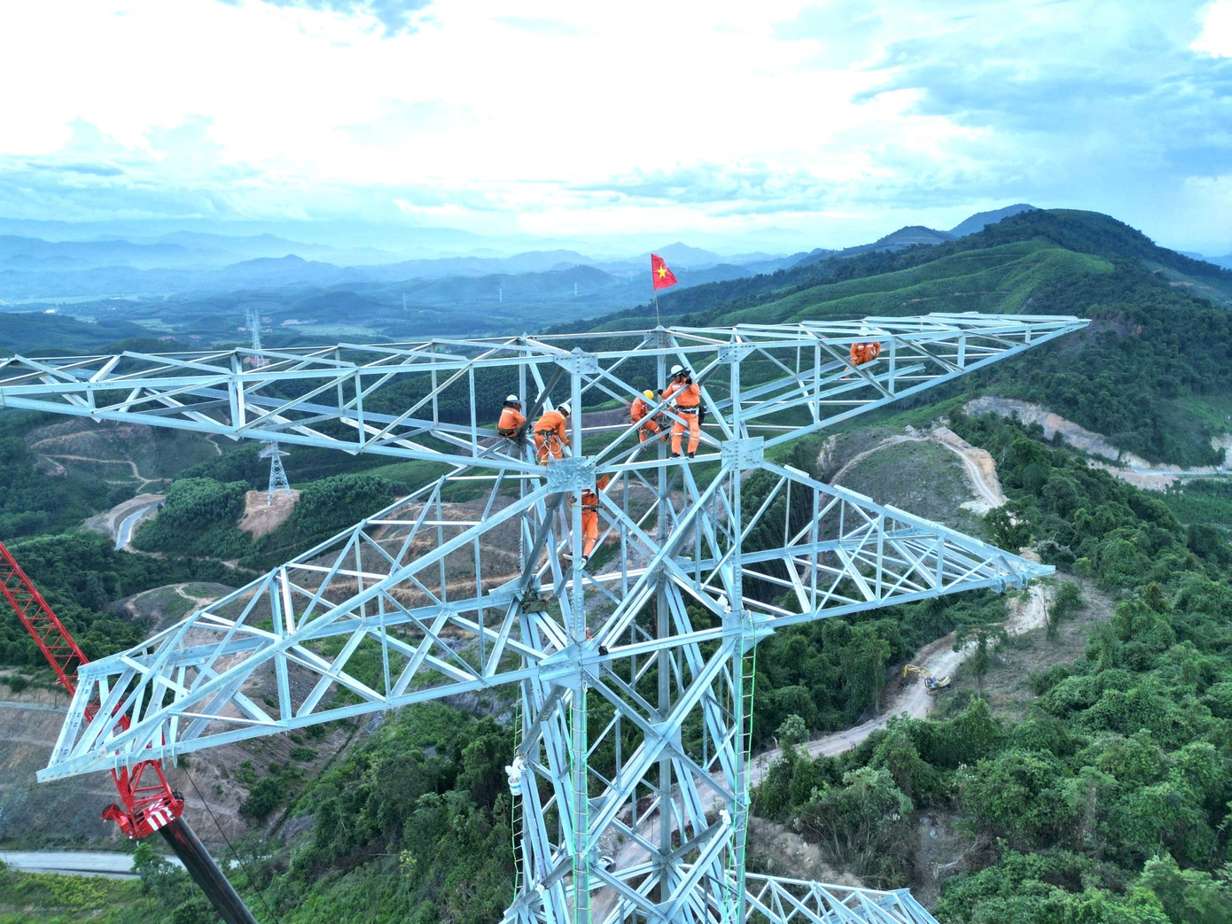 Trụ tại vị trí 231 được Đội xung kích PC Đắk Nông xây dựng hoàn thành Trụ tại vị trí 231 được Đội xung kích PC Đắk Nông xây dựng hoàn thành