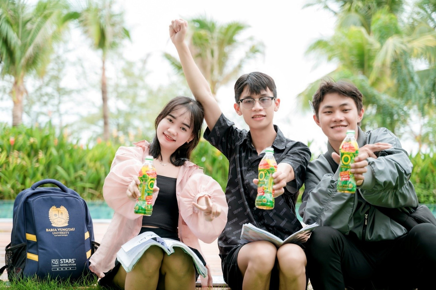 Sau gần 2 tháng tổ chức, chương trình đã trao hơn 200 ngàn giải thưởng giá trị cho người tham gia trúng thưởng. Sau gần 2 tháng tổ chức, chương trình đã trao hơn 200 ngàn giải thưởng giá trị cho người tham gia trúng thưởng.