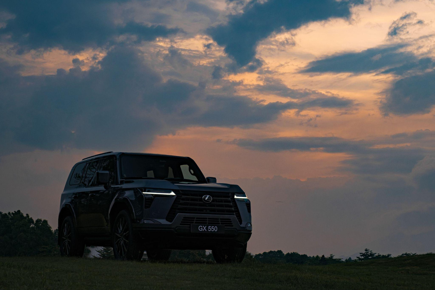 Vẻ ngoài nam tính và mạnh mẽ của Lexus GX 550