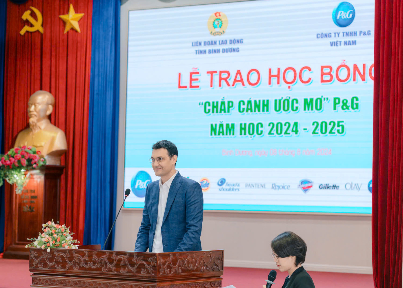 Ông Marwane Tahri, Tổng Giám đốc Công ty P&amp;G Việt Nam, phát biểu tại buổi lễ trao học bổng