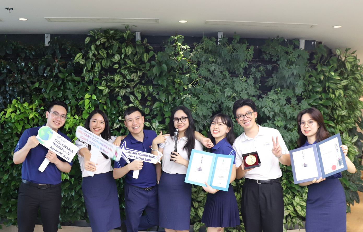 100% khu vực văn phòng của MB được tích hợp các không gian xanh, thân thiện với môi trường