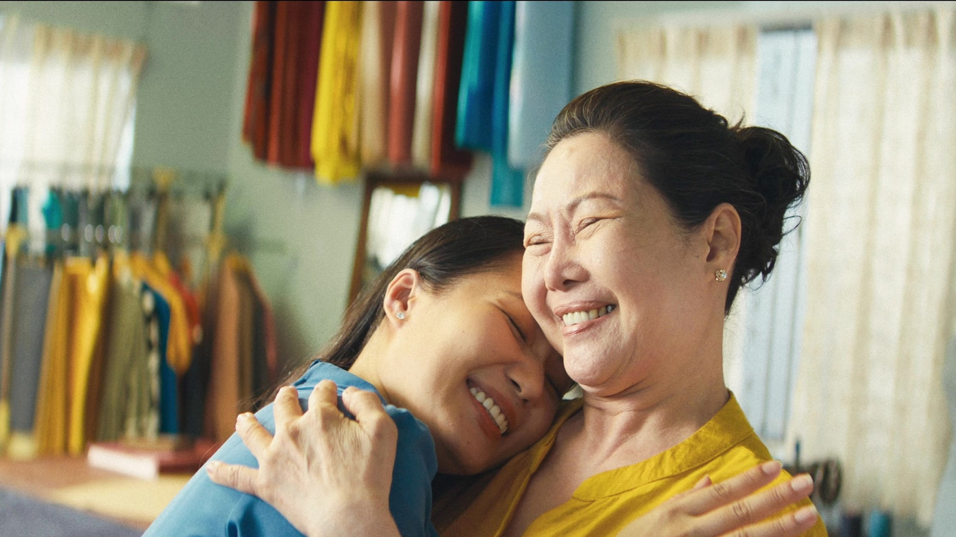 Chủ động chăm sóc cha mẹ mỗi ngày không chỉ giúp họ cải thiện sức khỏe mà còn sống vui vẻ hơn.