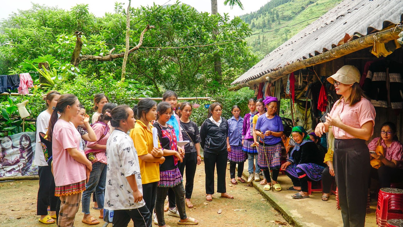 Các chị em được các chuyên gia hướng dẫn trực tiếp, bài bản về cách chăm sóc đàn vật nuôi