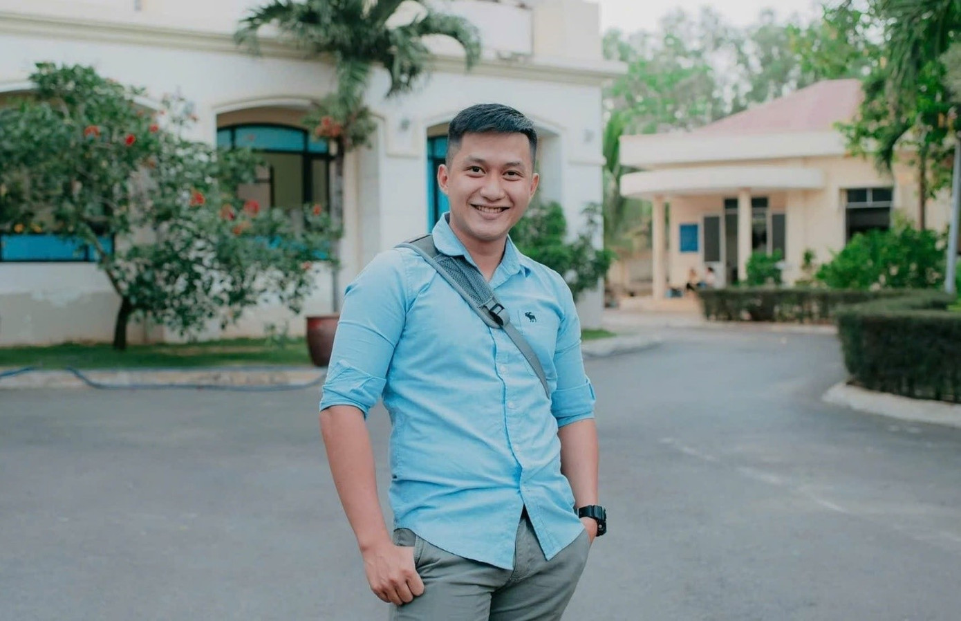 Anh Đào Bá Thi, một thợ lắp camera tại Biên Hòa (Đồng Nai) may mắn trở thành khách hàng tiếp theo của chương trình “Hè nóng thưởng nóng, giải nhiệt trúng thiệt khi trúng tới 350 triệu đồng nhờ uống Trà Xanh Không Độ. (Hình: NVCC). Anh Đào Bá Thi, một thợ lắp camera tại Biên Hòa (Đồng Nai) may mắn trở thành khách hàng tiếp theo của chương trình “Hè nóng thưởng nóng, giải nhiệt trúng thiệt khi trúng tới 350 triệu đồng nhờ uống Trà Xanh Không Độ. (Hình: NVCC).