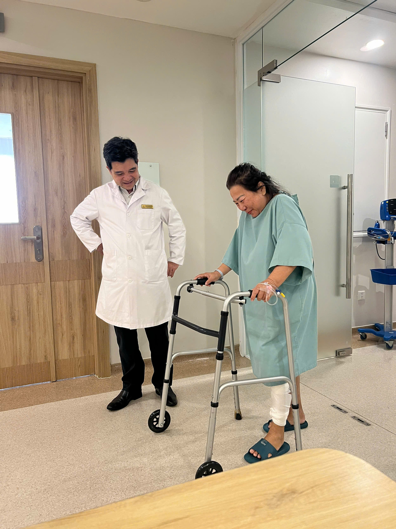 Đây là ca phẫu thuật thay khớp gối 3D thứ hai thành công tại Vinmec Nha Trang đã thành công Đây là ca phẫu thuật thay khớp gối 3D thứ hai thành công tại Vinmec Nha Trang đã thành công