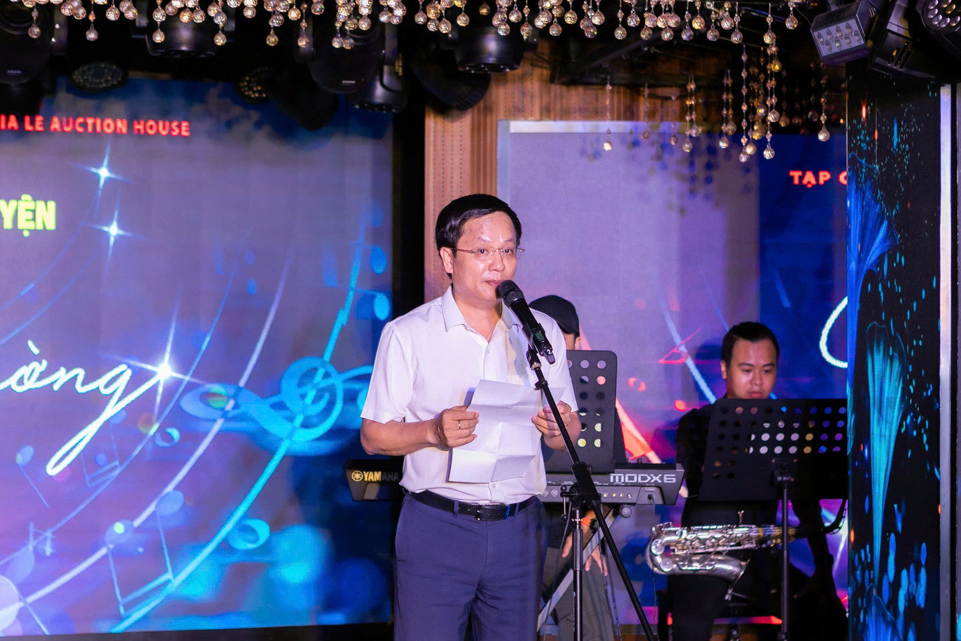 Nhà báo Hồ Minh Chiến - Tổng Biên tập Tạp chí Gia đình Việt Nam phát biểu tại Đêm nhạc Nhà báo Hồ Minh Chiến - Tổng Biên tập Tạp chí Gia đình Việt Nam phát biểu tại Đêm nhạc