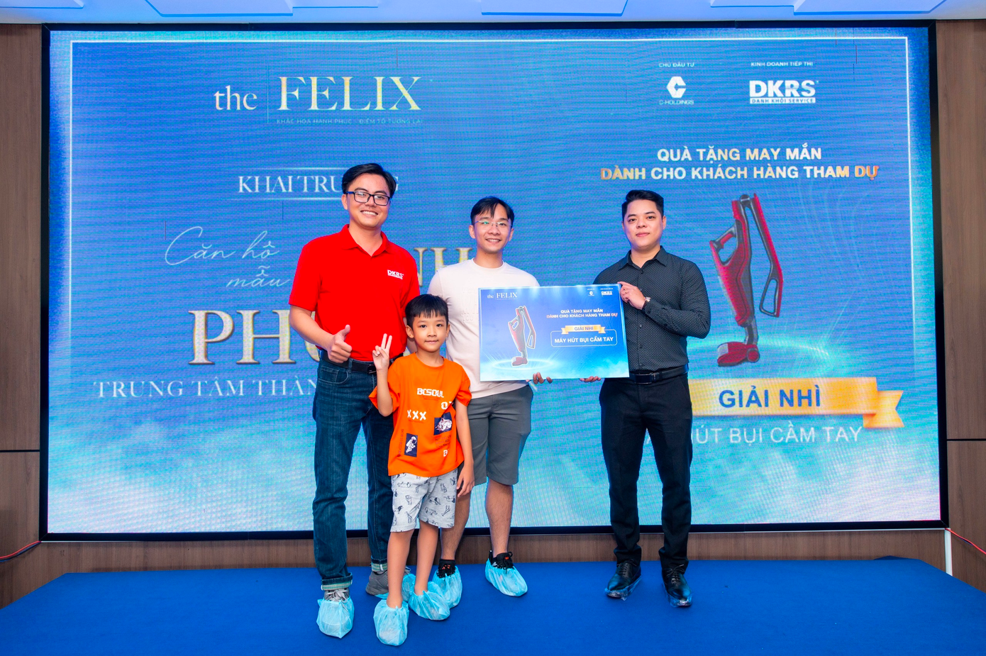 Anh Lưu Anh Tú – khách hàng đã booking tại dự án may mắn nhận về giải nhì của chương trình quay số trúng thưởng Anh Lưu Anh Tú – khách hàng đã booking tại dự án may mắn nhận về giải nhì của chương trình quay số trúng thưởng