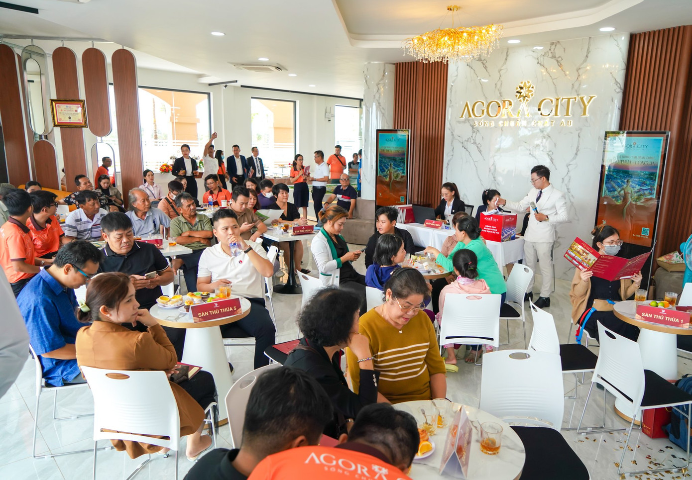 Shophouse Agora City nhận được sự quan tâm của nhiều khách hàng nhờ lợi thế hút dân và vị trí thuận lợi