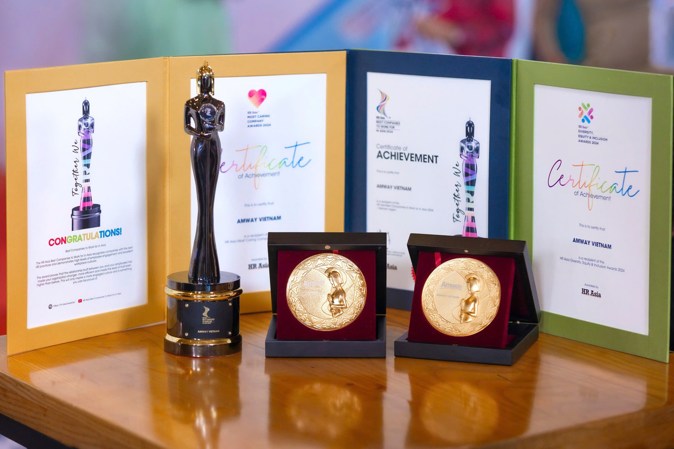Amway Việt Nam xuất sắc được vinh danh tại hai hạng mục đặc biệt: Doanh nghiệp quan tâm chăm sóc nhân viên toàn diện nhất và Doanh nghiệp có văn hoá đa dạng, công bằng và hòa nhập do Tạp chí HR Asia trao tặng. Amway Việt Nam xuất sắc được vinh danh tại hai hạng mục đặc biệt: Doanh nghiệp quan tâm chăm sóc nhân viên toàn diện nhất và Doanh nghiệp có văn hoá đa dạng, công bằng và hòa nhập do Tạp chí HR Asia trao tặng.