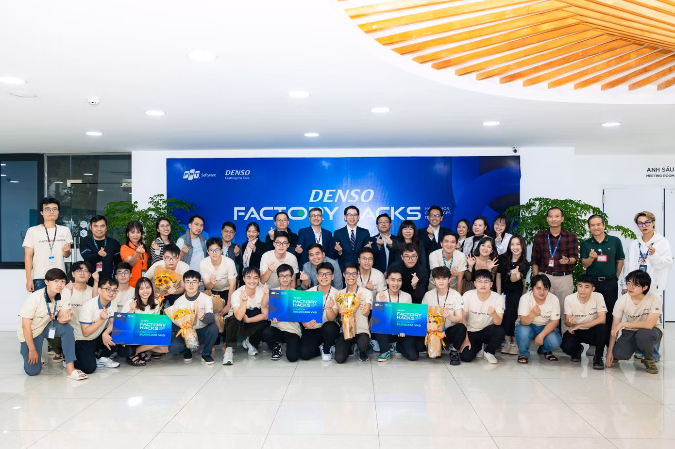Thí sinh giành giải cuộc thi năm 2023 tổ chức tại campus Hola Park Codecation FPT Software