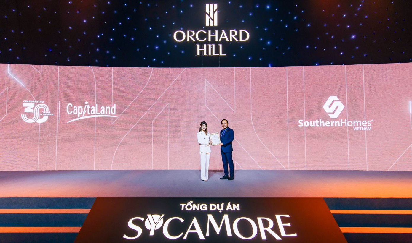 Bà Vũ Nguyễn Hoàng Anh - Giám đốc kinh doanh miền Nam CapitaLand Development và ông Tạ Minh Kha - Tổng giám đốc Southern Homes Vietnam tại lễ ký kết.