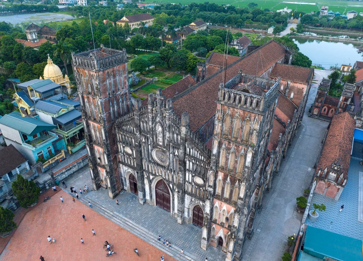 Sở hữu hệ thống di tích lịch sử, văn hóa phong phú, Hà Nam có điều kiện thuận lợi để phát triển du lịch