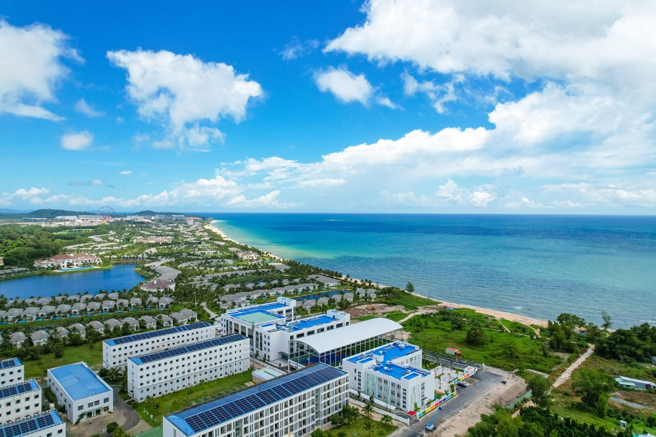 Vinschool Grand World có vị trí đắc địa ngay bên bờ biển. Vinschool Grand World có vị trí đắc địa ngay bên bờ biển.