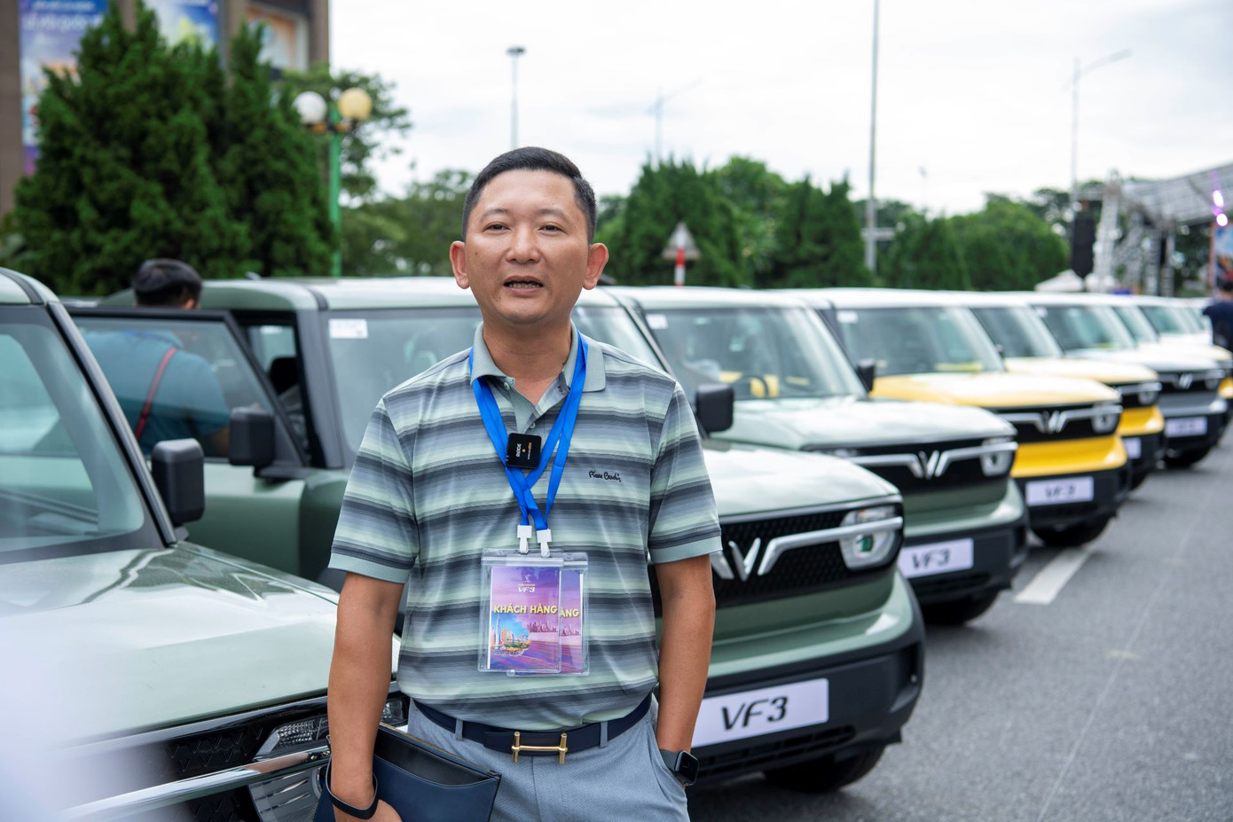 Gia đình anh Phan Trọng Mạnh đặt mua hẳn 5 chiếc VF 3. Gia đình anh Phan Trọng Mạnh đặt mua hẳn 5 chiếc VF 3.