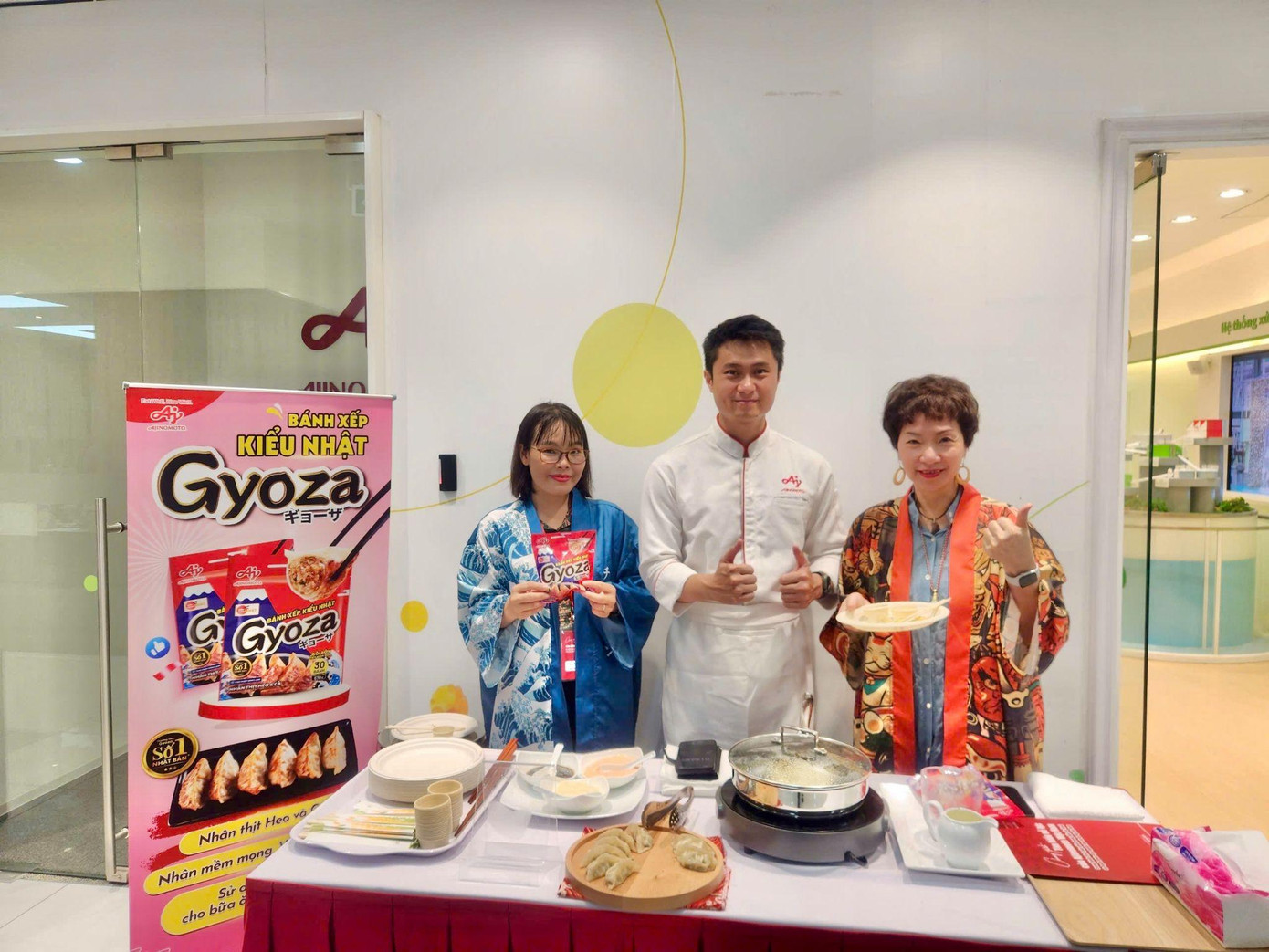 Ajinomoto ra mắt bánh xếp chuẩn vị Nhật Gyoza nhân thịt heo và gà tại thị trường Việt Nam.