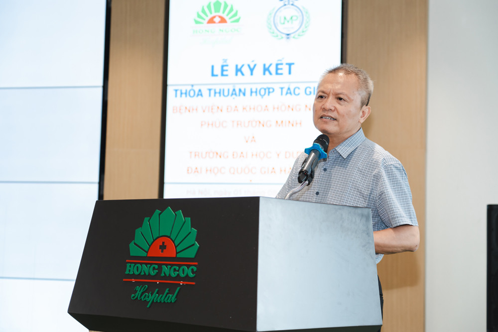 GS.TS.TTND. Lê Ngọc Thành - Hiệu trưởng trường Đại học Y Dược - Đại học Quốc gia Hà Nội phát biểu trong buổi lễ ký kết