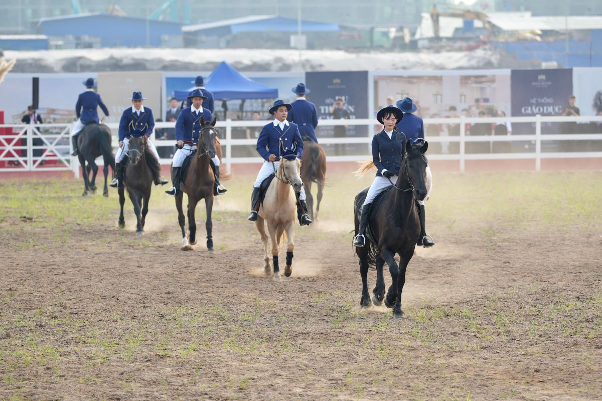 Các khóa học cưỡi ngựa tại Vinpearl Horse Academy Vũ Yên là đặc quyền dành cho cư dân