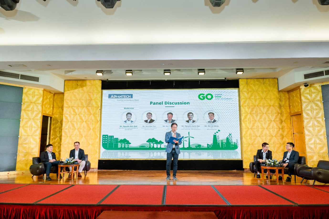 Phiên tọa đàm buổi chiều với chủ đề ““Thúc Đẩy Chuyển Đổi Xanh Để Phát Triển Bền Vững: Từ Chiến Lược Đến Thực Thi” (Nguồn ảnh: Advantech VN)