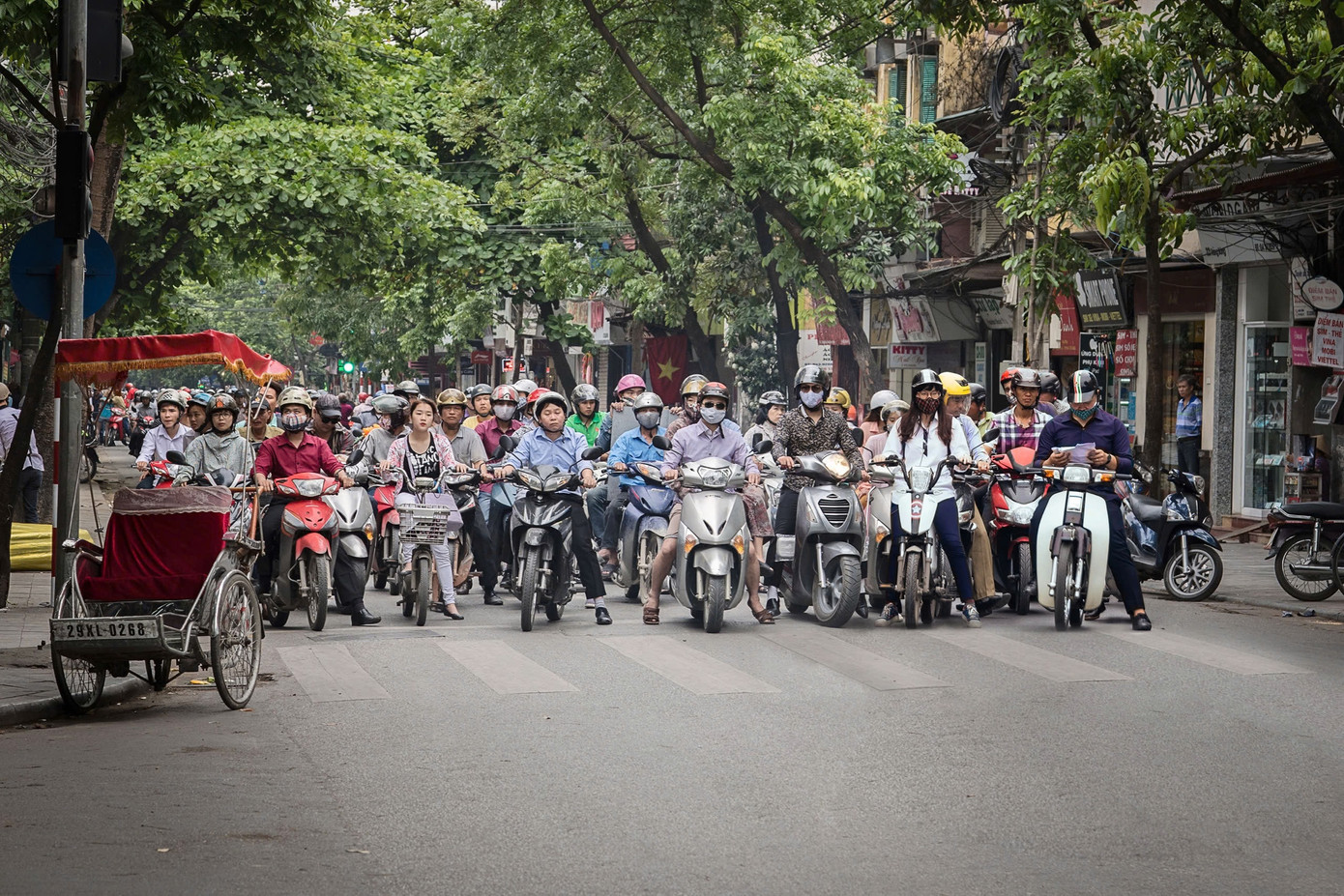 Người dân Việt Nam chọn xe máy vì giá thành hợp lý, kích thước nhỏ, phù hợp với tình hình giao thông và cơ sở hạ tầng của Việt Nam. Ảnh: FE CREDIT. Người dân Việt Nam chọn xe máy vì giá thành hợp lý, kích thước nhỏ, phù hợp với tình hình giao thông và cơ sở hạ tầng của Việt Nam. Ảnh: FE CREDIT.