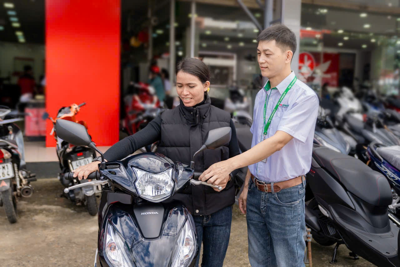 FE CREDIT đang và sẽ tiếp tục tăng cường hợp tác cùng các đối tác lớn để thực hiện các gói vay ưu đãi với lãi suất chỉ từ 0%. Ảnh FE CREDIT. FE CREDIT đang và sẽ tiếp tục tăng cường hợp tác cùng các đối tác lớn để thực hiện các gói vay ưu đãi với lãi suất chỉ từ 0%. Ảnh FE CREDIT.