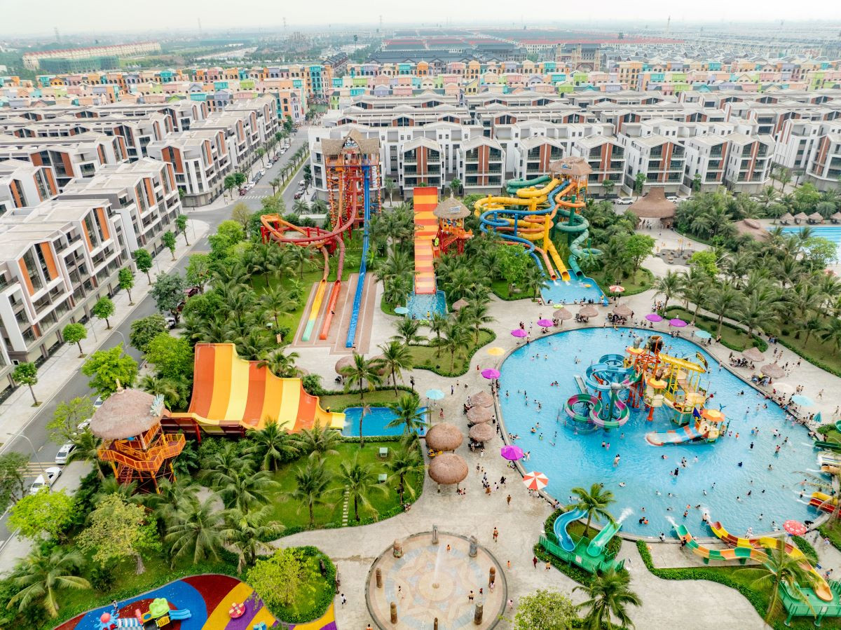 VinWonders Water Park thu hút lượng khách “khủng” cho các dãy shophouse Phố Biển ngay liền kề