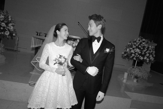 Bi Rain và Kim Tae Hee rạng ngời trong đám cưới ảnh 2