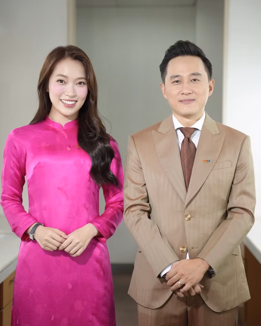 Ngoài vai trò MC Đường lên đỉnh Olympia cùng MC Ngọc Huy, trong năm qua Khánh Vy còn thể hiện khả năng dẫn dắt trong chương trình Anh trai vượt ngàn chông gai. Ngoài vai trò MC Đường lên đỉnh Olympia cùng MC Ngọc Huy, trong năm qua Khánh Vy còn thể hiện khả năng dẫn dắt trong chương trình Anh trai vượt ngàn chông gai.