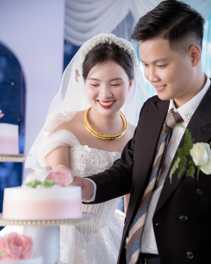 Cặp đôi trân trọng nhau trong từng phút giây. Cặp đôi trân trọng nhau trong từng phút giây.