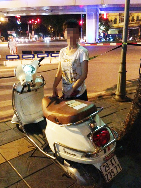 Cô gái suýt bị bạn chat lừa mất xe máy. Cô gái suýt bị bạn chat lừa mất xe máy