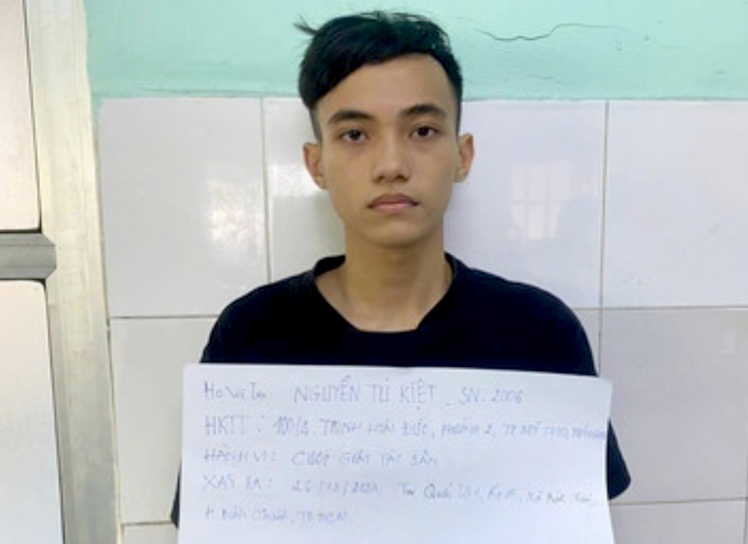 Nguyễn Tú Kiệt tại cơ quan công an. Ảnh: C.A. Nguyễn Tú Kiệt tại cơ quan công an. Ảnh: C.A.