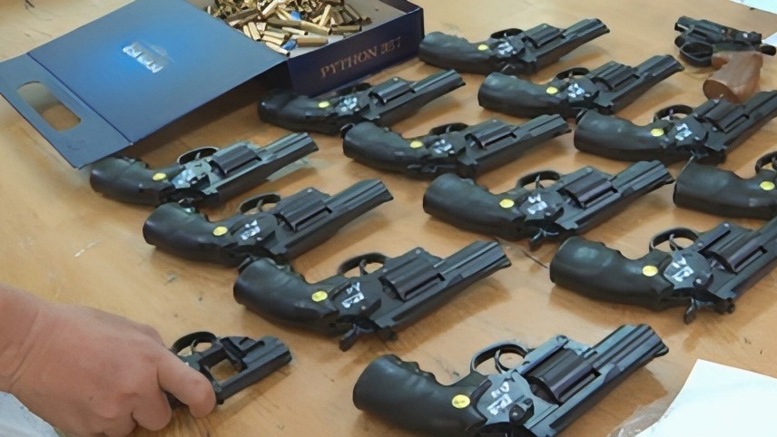 Tang vật vụ án. Ảnh: C.A.