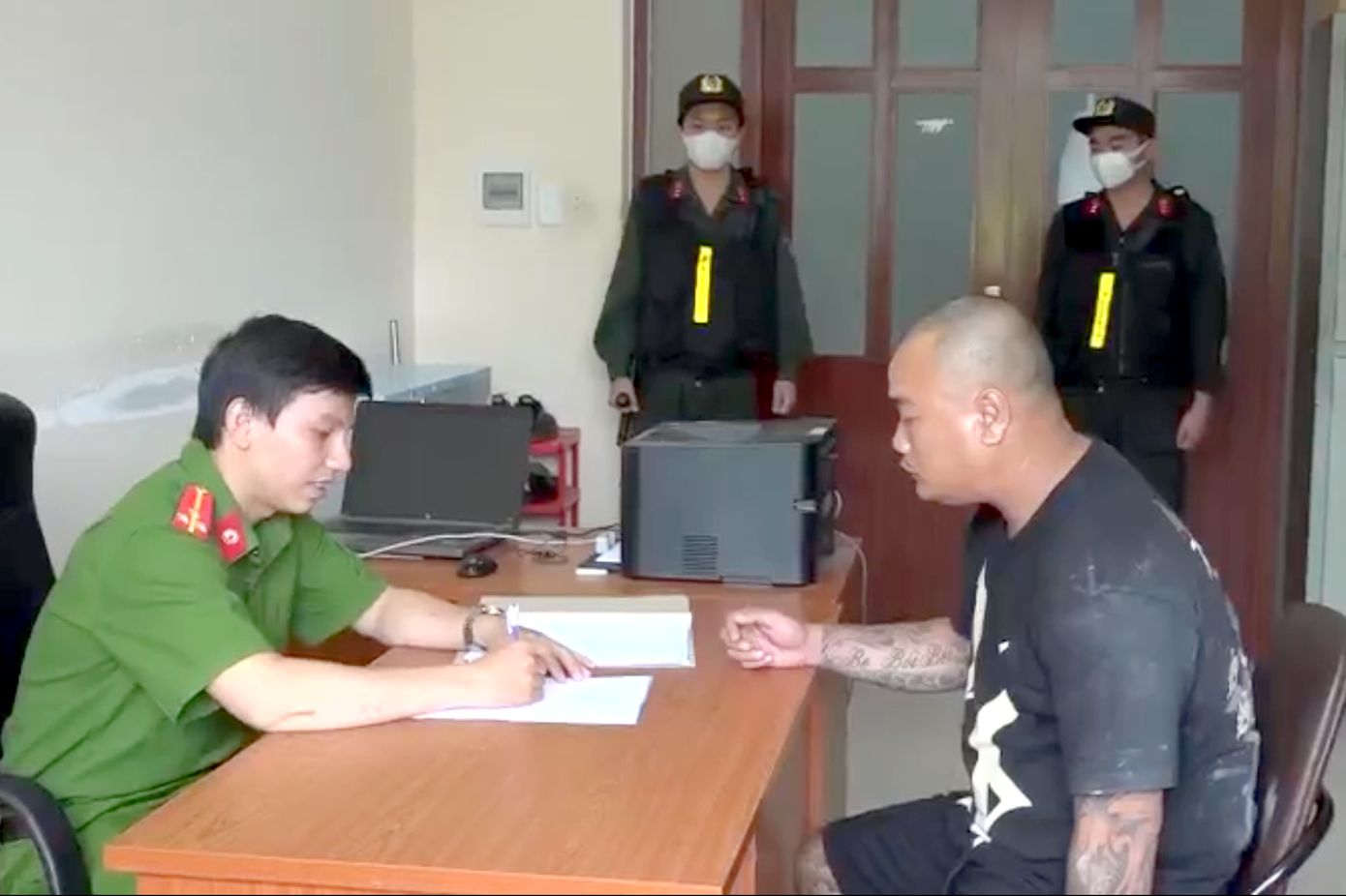 Đối tượng Châu Phát Tuấn tại cơ quan công an. Đối tượng Châu Phát Tuấn tại cơ quan công an.