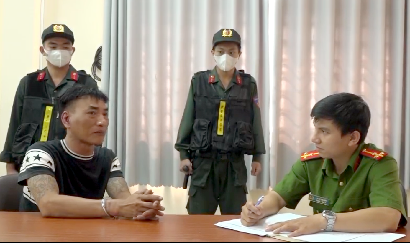 Công an lấy lời khai đối với Châu Phát Ti. Công an lấy lời khai đối với Châu Phát Ti.