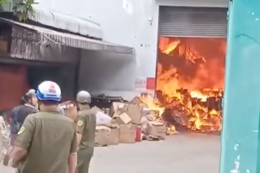 Hiện trường vụ cháy. Ảnh cắt từ clip.