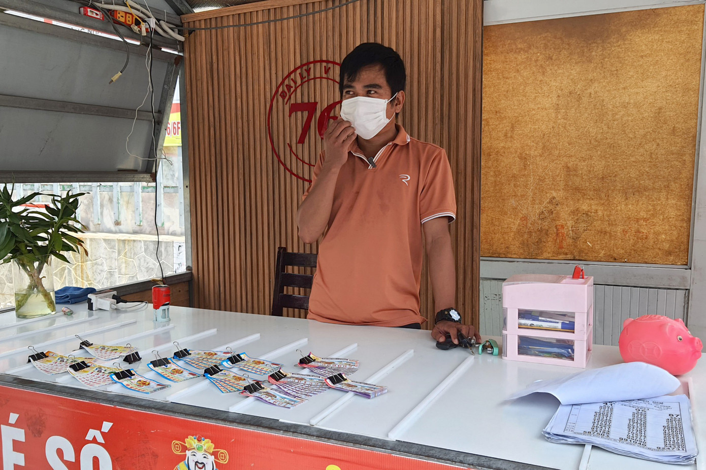 Quầy vé số xảy ra vụ việc. Ảnh: Hoàng Thuận. Quầy vé số xảy ra vụ việc. Ảnh: Hoàng Thuận.