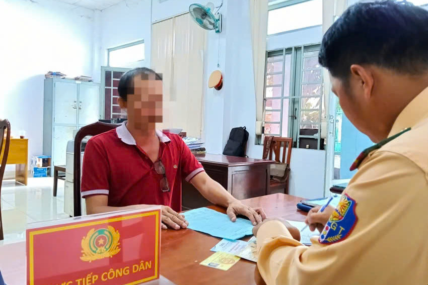 Ông H. tại cơ quan công an. Ảnh: C.A. Ông H. tại cơ quan công an. Ảnh: C.A.