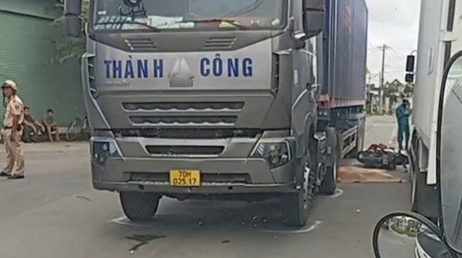 Hiện trường vụ tai nạn làm 2 mẹ con tử vong. Ảnh: C.A. Hiện trường vụ tai nạn làm 2 mẹ con tử vong. Ảnh: C.A.