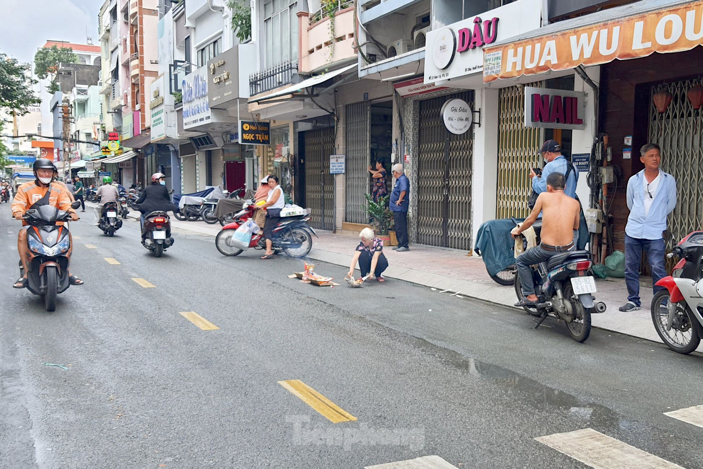 Khu vực nam thanh niên tự tử. Ảnh: Hoàng Thuận.