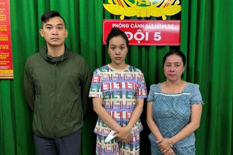 Từ trái qua: Nguyên, Yến và Ly. Ảnh: Công an cung cấp. Từ trái qua: Nguyên, Yến và Ly. Ảnh: Công an cung cấp.